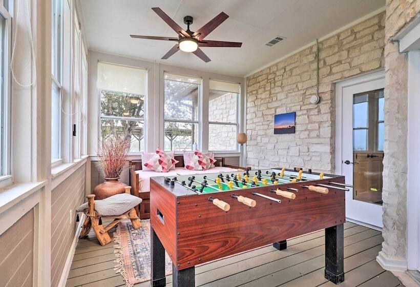 Modern Lakehouse W/ Stunning Views & Hot Tub!