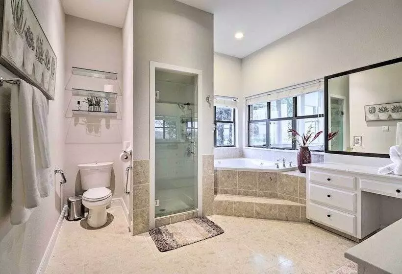 Modern Lakehouse W/ Stunning Views & Hot Tub!