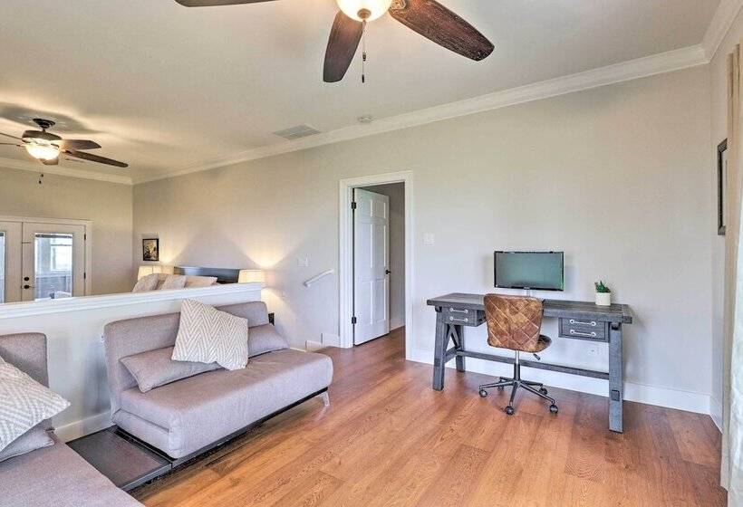 Modern Lakehouse W/ Stunning Views & Hot Tub!