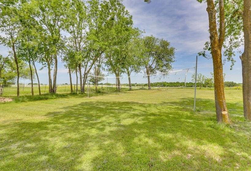 Modern Lakehouse W/ Stunning Views & Hot Tub!