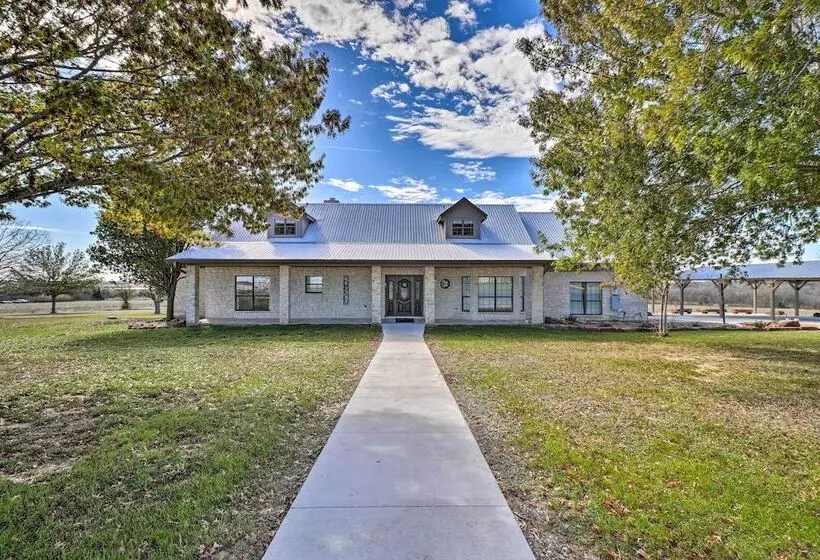 Modern Lakehouse W/ Stunning Views & Hot Tub!