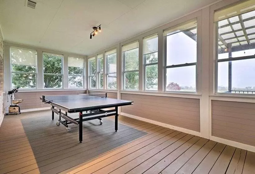 Modern Lakehouse W/ Stunning Views & Hot Tub!