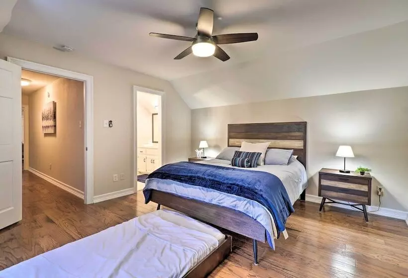 Modern Lakehouse W/ Stunning Views & Hot Tub!