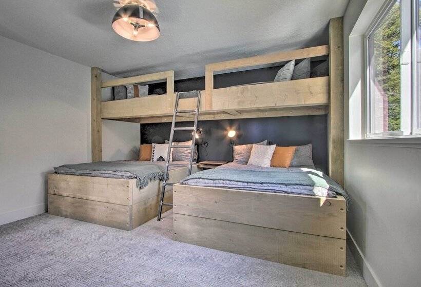 Modern & Newly Built Cabin: Ski, Fish, Hike!