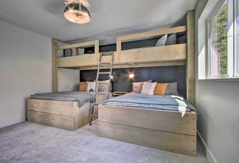 Modern & Newly Built Cabin: Ski, Fish, Hike!