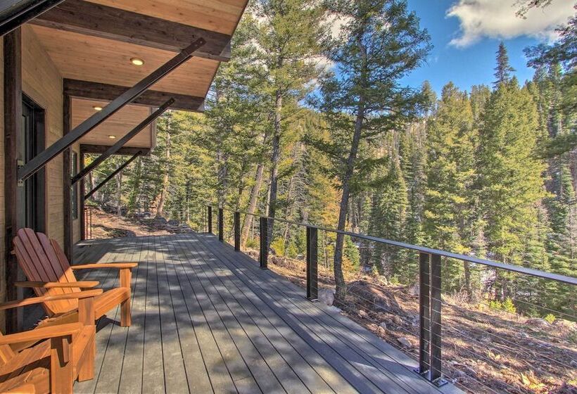 Modern & Newly Built Cabin: Ski, Fish, Hike!