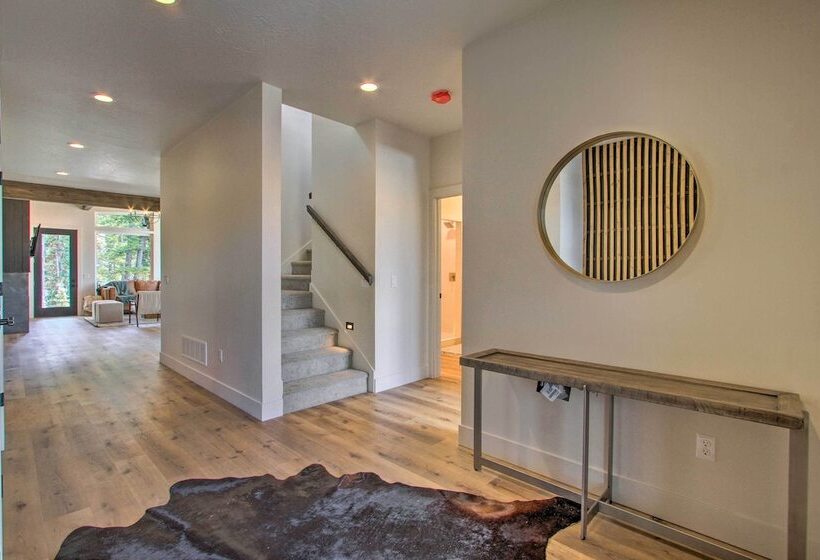 Modern & Newly Built Cabin: Ski, Fish, Hike!