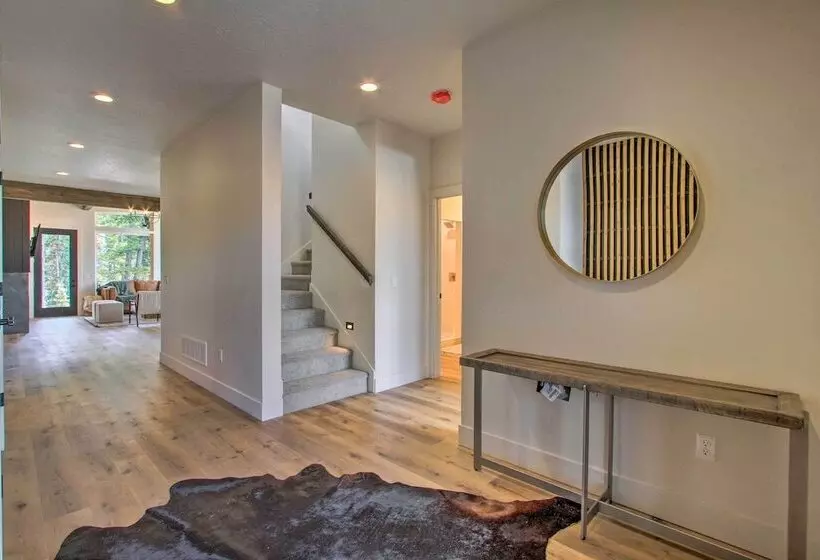 Modern & Newly Built Cabin: Ski, Fish, Hike!