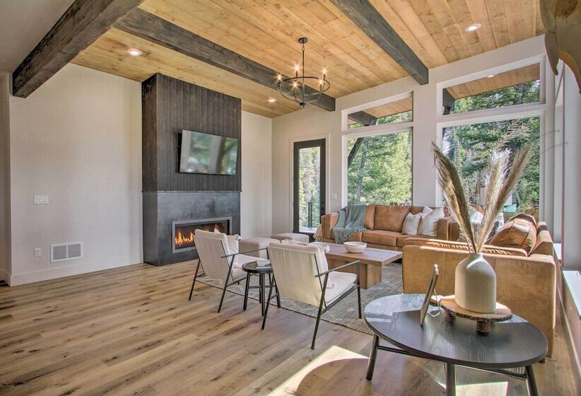 Modern & Newly Built Cabin: Ski, Fish, Hike!