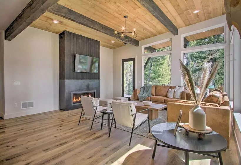 Modern & Newly Built Cabin: Ski, Fish, Hike!