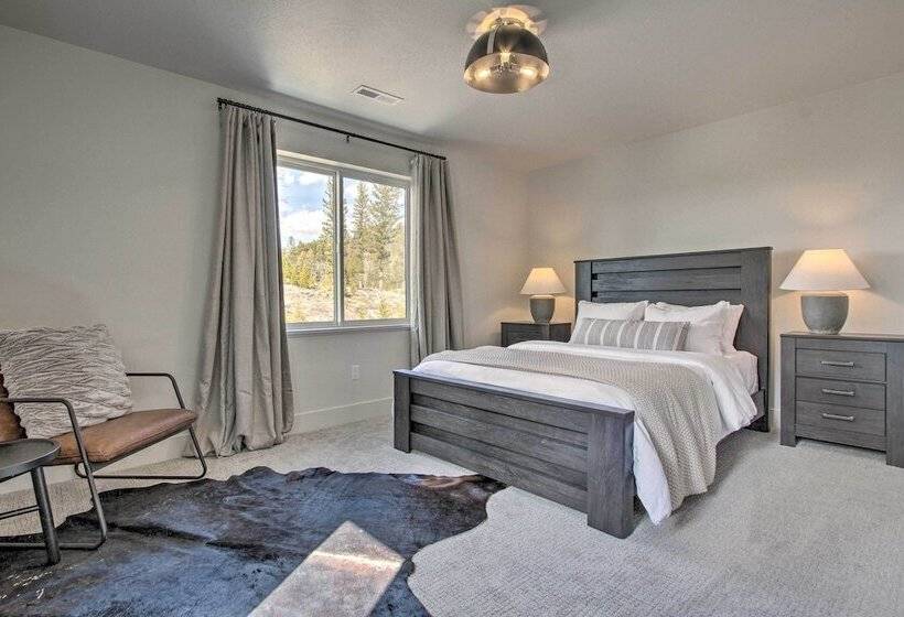 Modern & Newly Built Cabin: Ski, Fish, Hike!