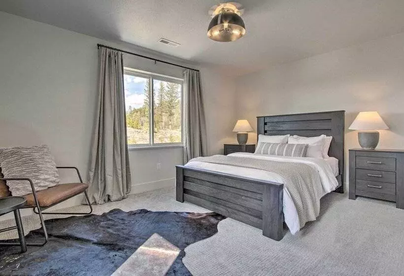 Modern & Newly Built Cabin: Ski, Fish, Hike!