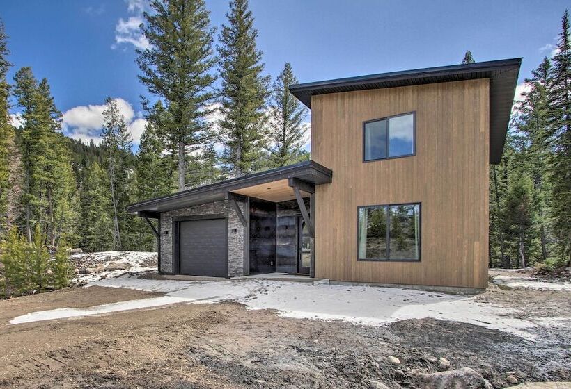 Modern & Newly Built Cabin: Ski, Fish, Hike!