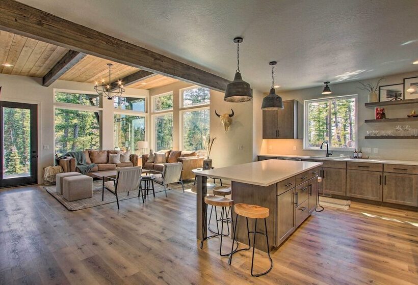 Modern & Newly Built Cabin: Ski, Fish, Hike!