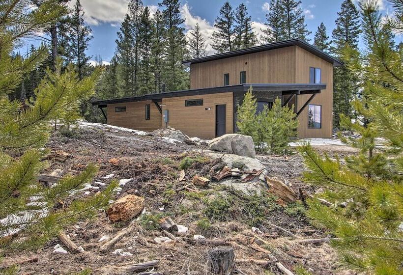Modern & Newly Built Cabin: Ski, Fish, Hike!