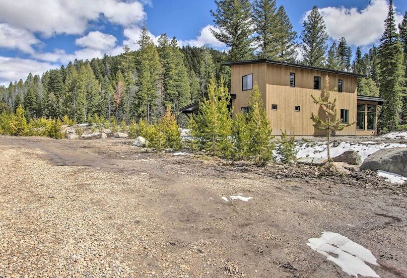 Modern & Newly Built Cabin: Ski, Fish, Hike!