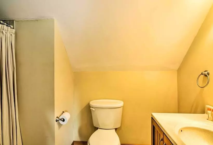 Mountaintop Ellicottville Home: 7 Mi To Ski Resort