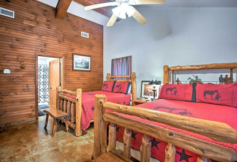 Broken Bow Cabin W/ Hot Tub: 3 Mi To Lake/overlook