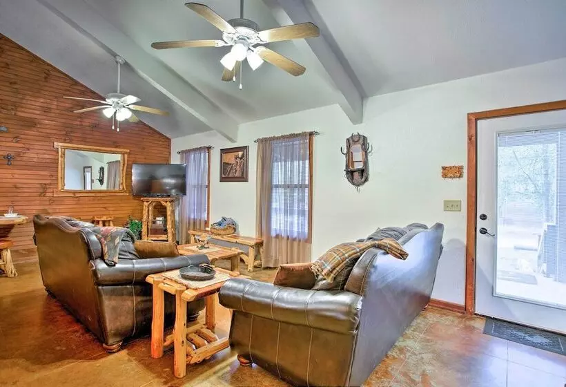 Broken Bow Cabin W/ Hot Tub: 3 Mi To Lake/overlook