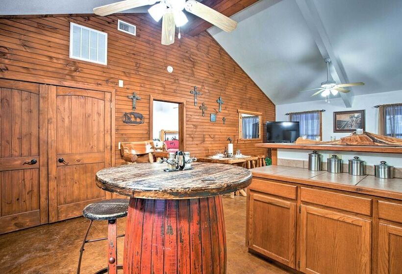 Broken Bow Cabin W/ Hot Tub: 3 Mi To Lake/overlook