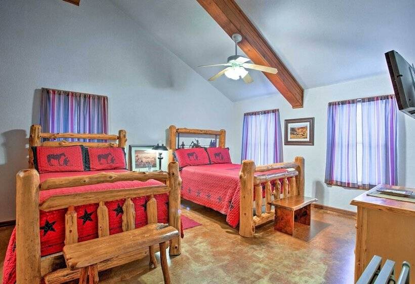 Broken Bow Cabin W/ Hot Tub: 3 Mi To Lake/overlook