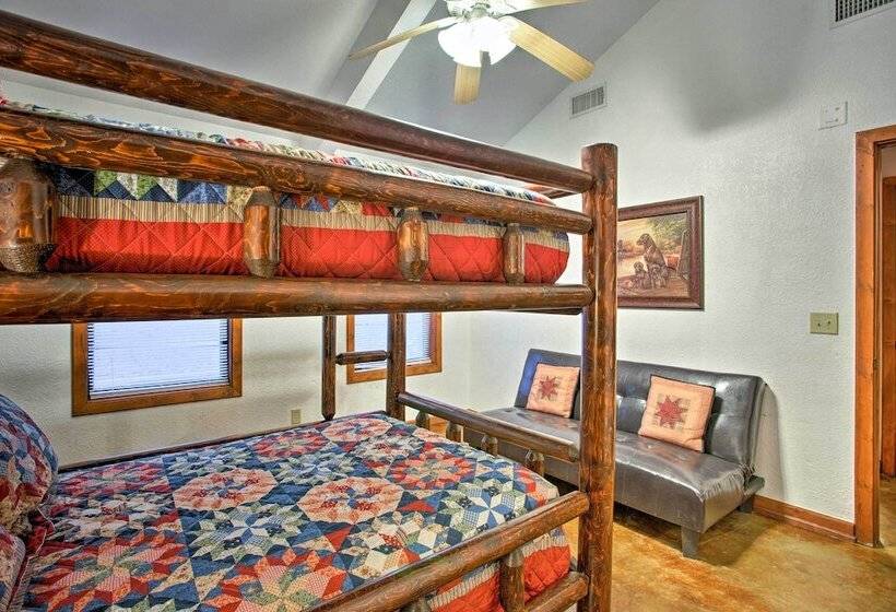 Broken Bow Cabin W/ Hot Tub: 3 Mi To Lake/overlook