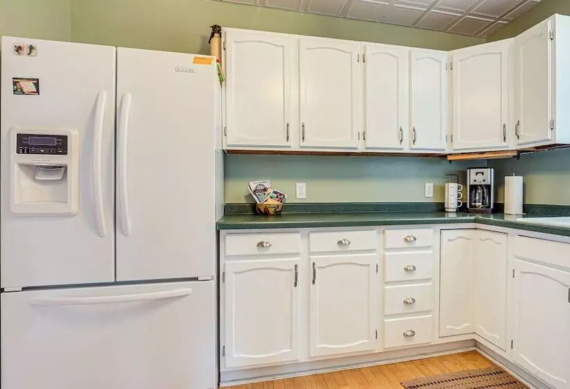 Ontonagon Home W/ Fire Pit   Steps To Beach!