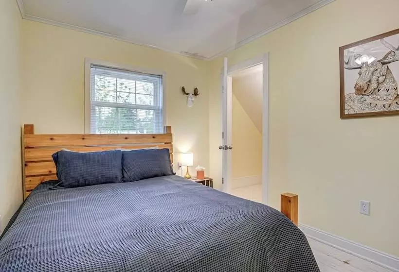 Ontonagon Home W/ Fire Pit   Steps To Beach!