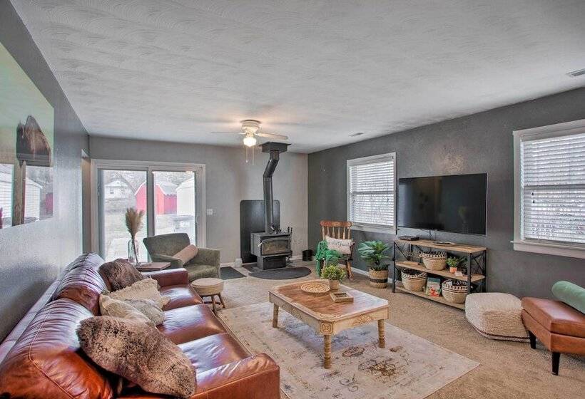 Peaceful Cottage ~ 8 Mi To Downtown Toledo!