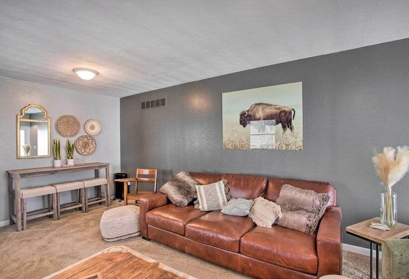 Peaceful Cottage ~ 8 Mi To Downtown Toledo!