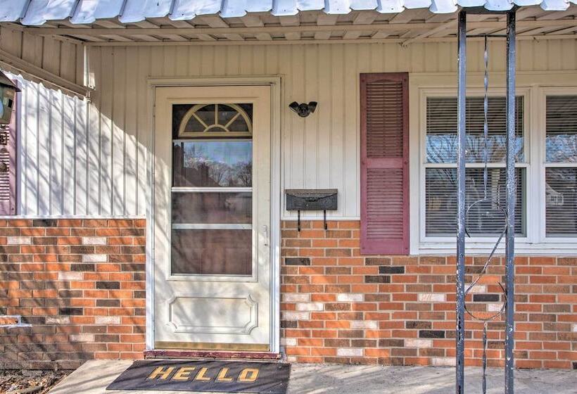 Peaceful Cottage ~ 8 Mi To Downtown Toledo!