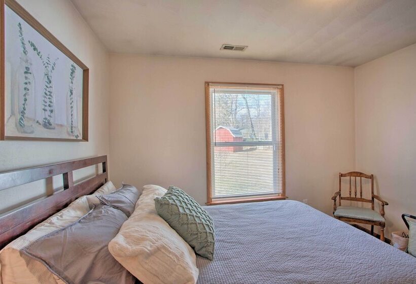 Peaceful Cottage ~ 8 Mi To Downtown Toledo!