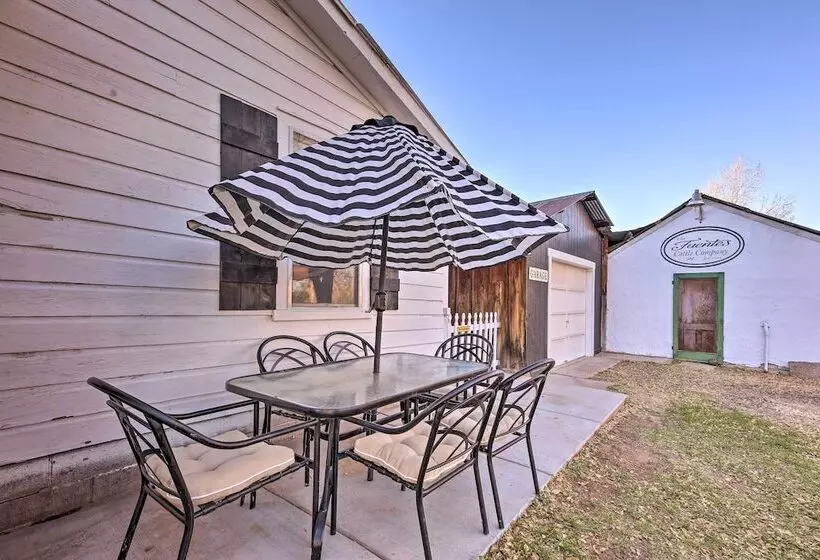 Peaceful Luna Farmhouse With Wraparound Porch!