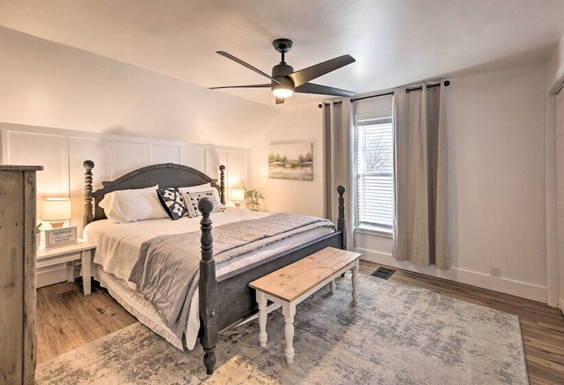 Peaceful Luna Farmhouse With Wraparound Porch!