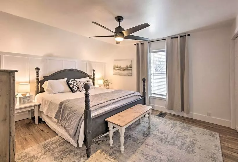 Peaceful Luna Farmhouse With Wraparound Porch!