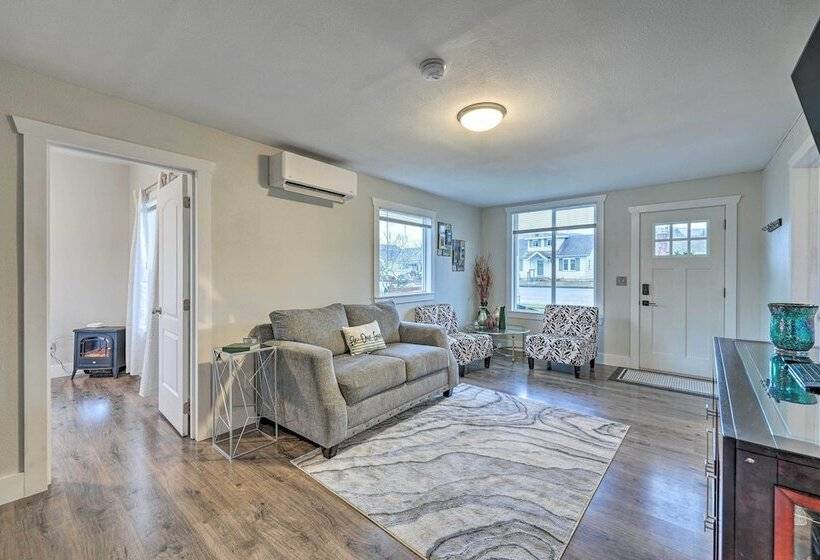 Port Angeles Retreat   1 Mi To Downtown!