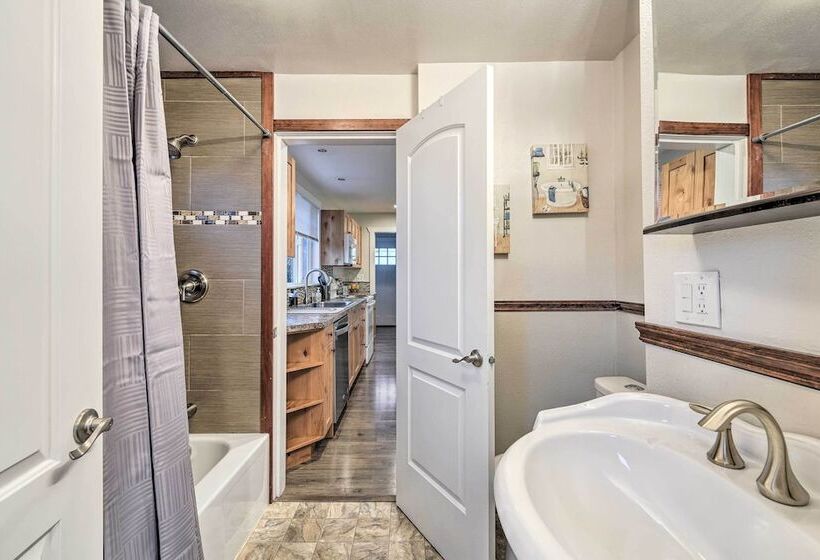 Port Angeles Retreat   1 Mi To Downtown!