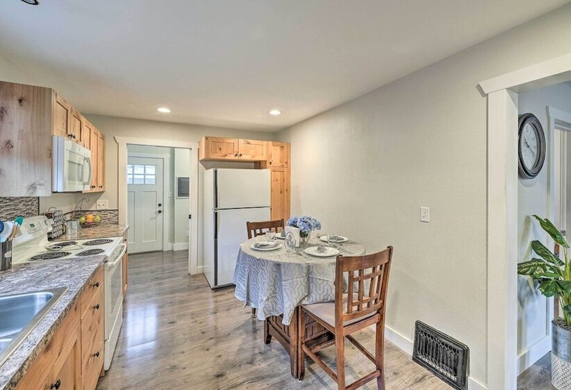 Port Angeles Retreat   1 Mi To Downtown!