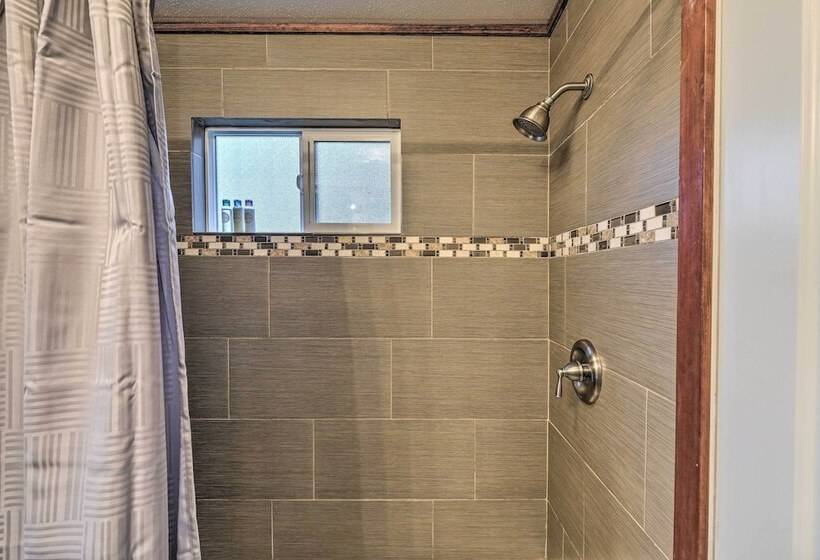 Port Angeles Retreat   1 Mi To Downtown!