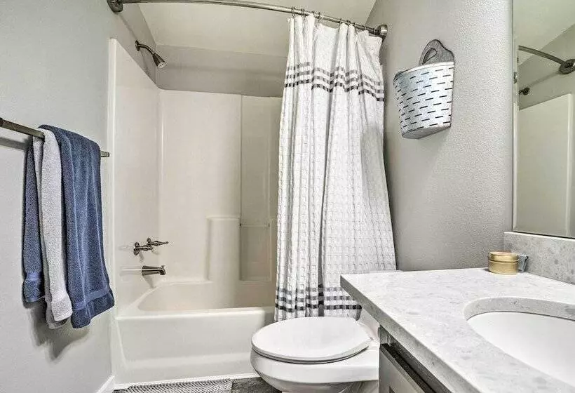 Quincy Home On Lavender Farm W/ River Views!