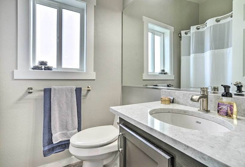 Quincy Home On Lavender Farm W/ River Views!