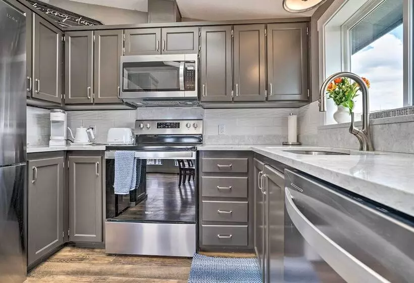 Quincy Home On Lavender Farm W/ River Views!