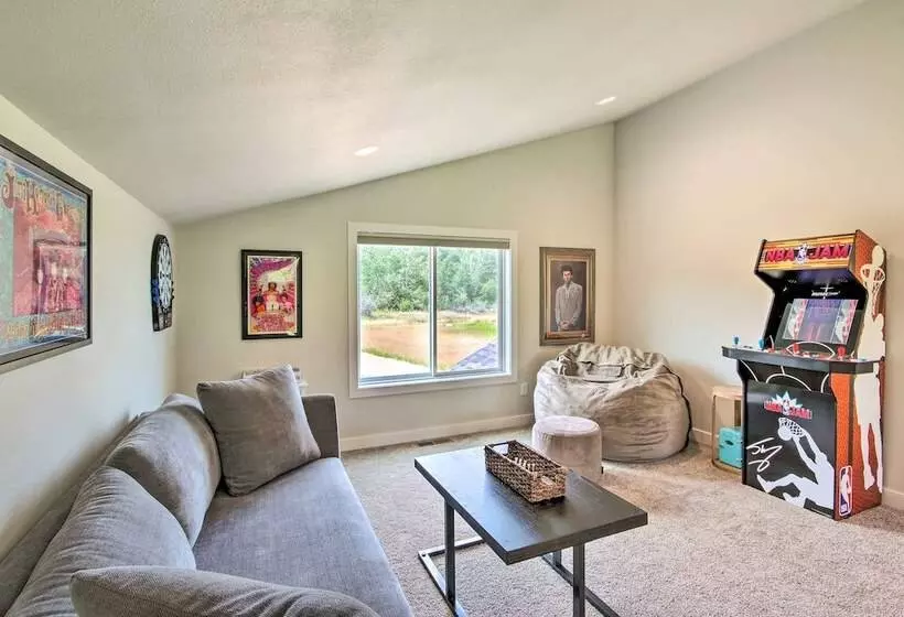 Red Lodge Home W/ Patio ~ 1 Mi From Downtown!