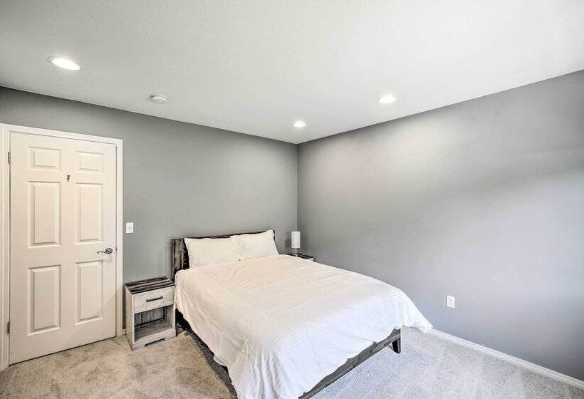 Riverside North Bend Oasis: Stunning Mountain View