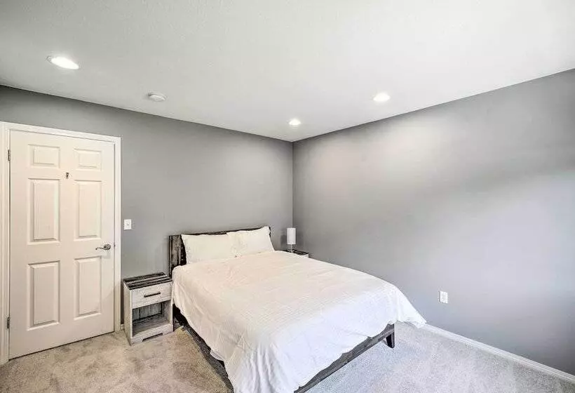 Riverside North Bend Oasis: Stunning Mountain View