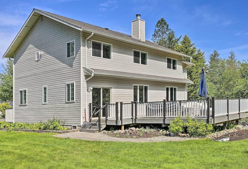 Riverside North Bend Oasis: Stunning Mountain View