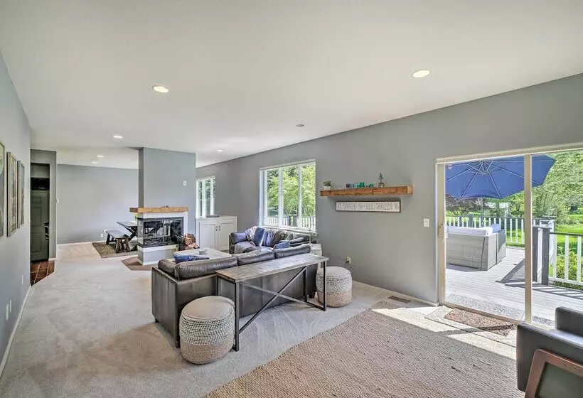 Riverside North Bend Oasis: Stunning Mountain View