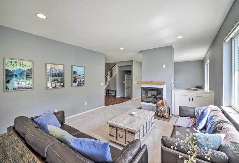 Riverside North Bend Oasis: Stunning Mountain View