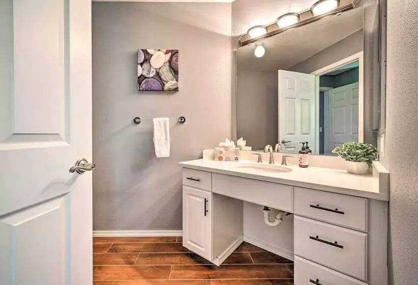 Riverside North Bend Oasis: Stunning Mountain View