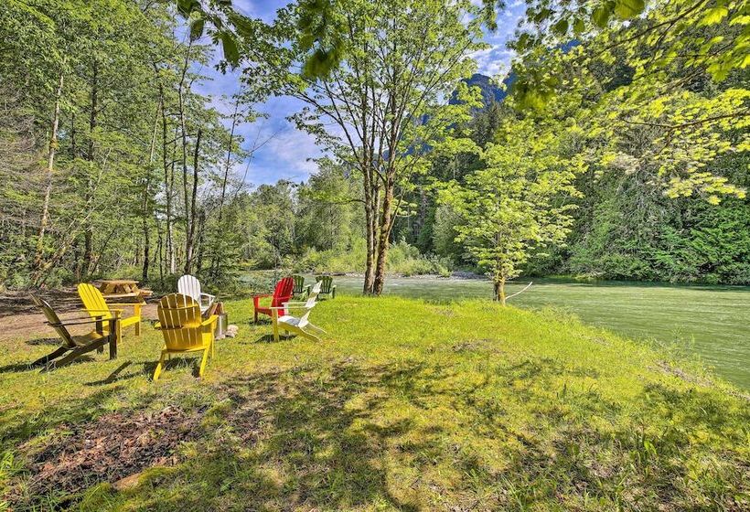 Riverside North Bend Oasis: Stunning Mountain View